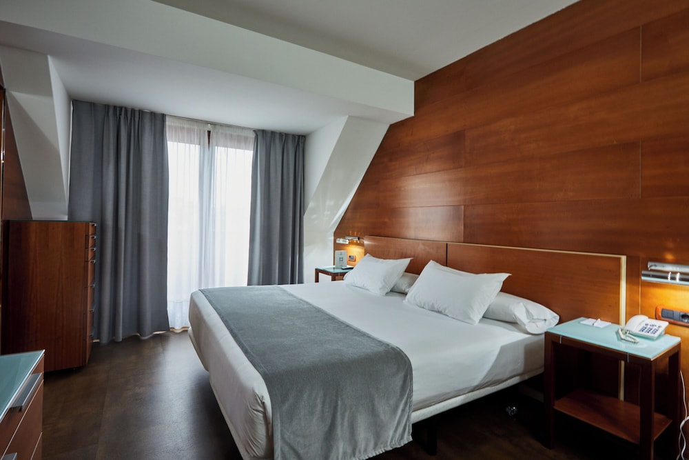 Junior Suite, Balcony (1 Adult) - Photo 3