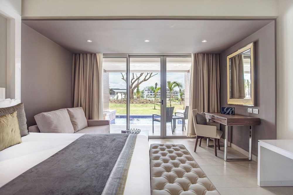Luxury Junior Suite Swim Out Diamond Club - Photo 10