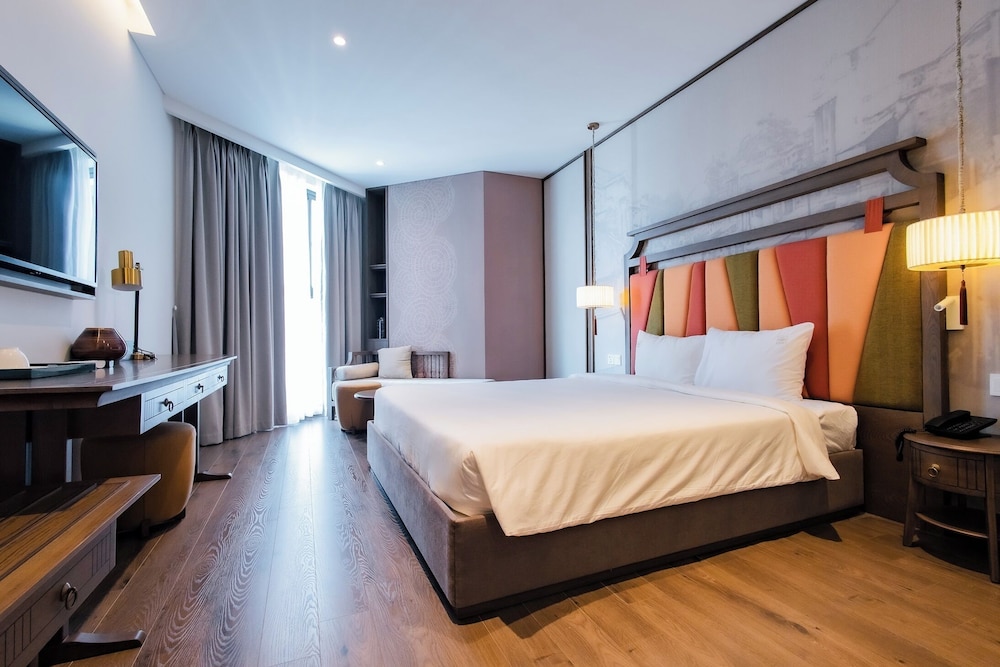 Premium Room, 1 King Bed, Partial Ocean View, Sea Facing photo 1