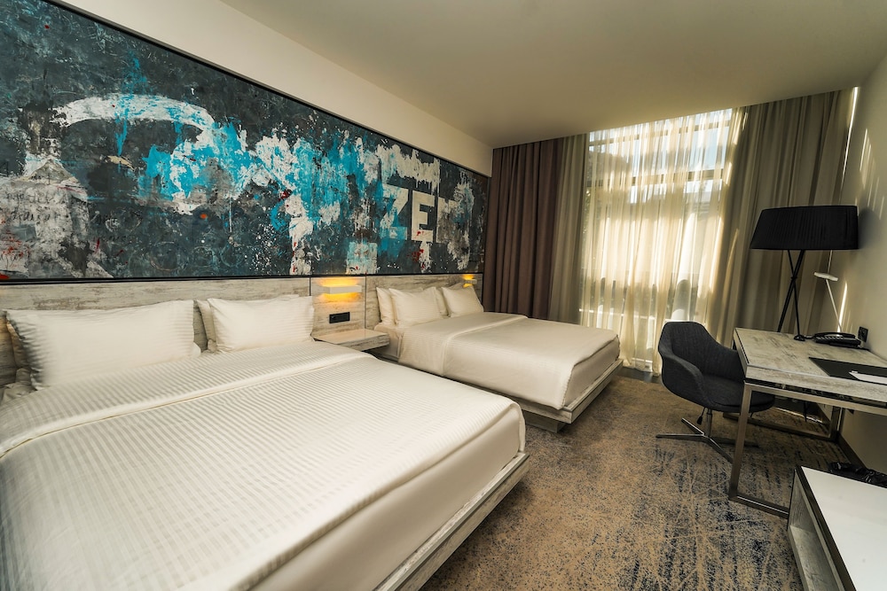 Superior Queen Twin Room photo 2