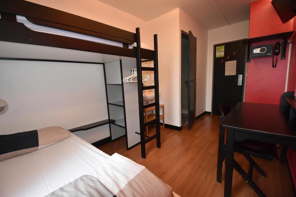 Superior Twin Room (With Shower) photo 1