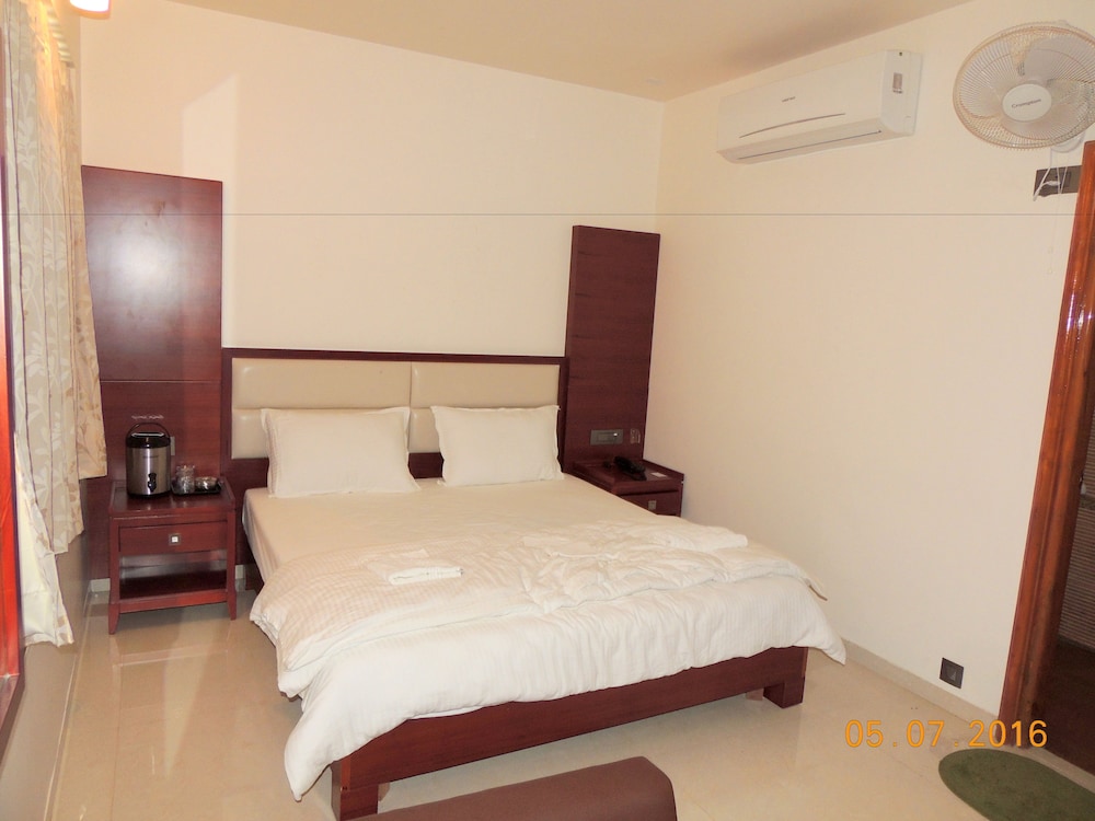 Deluxe Room, 1 Large Twin Bed photo 3