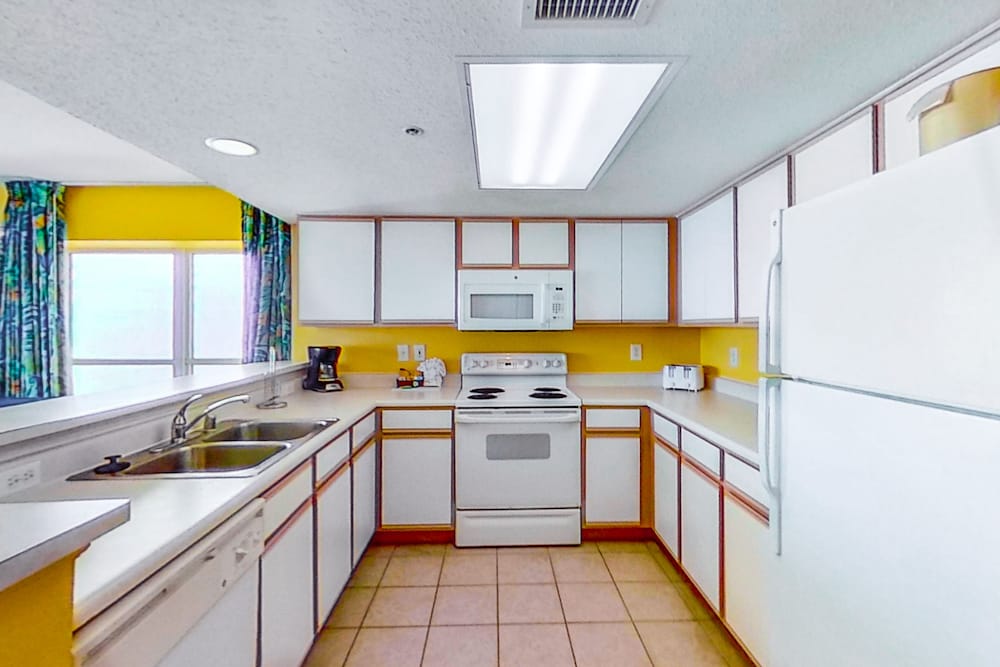 Condo, 2 Bedrooms (Oceanfront) photo 2