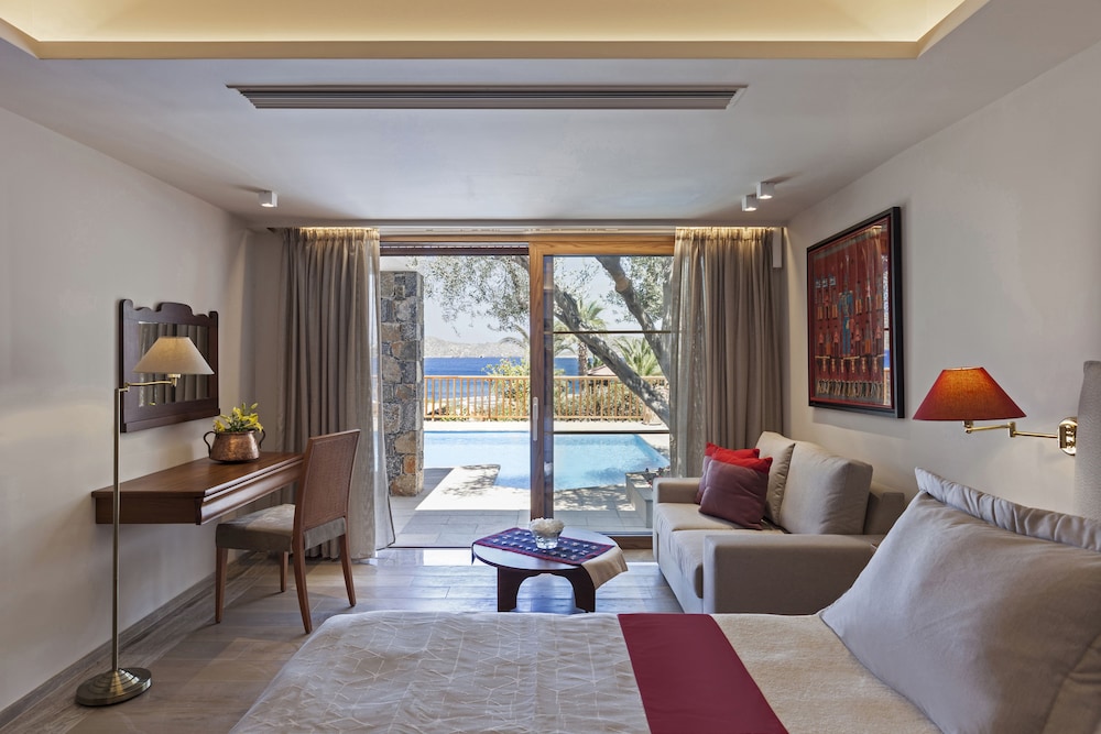 One Bedroom Royalty Villa Heatable Private Pool - Photo 3