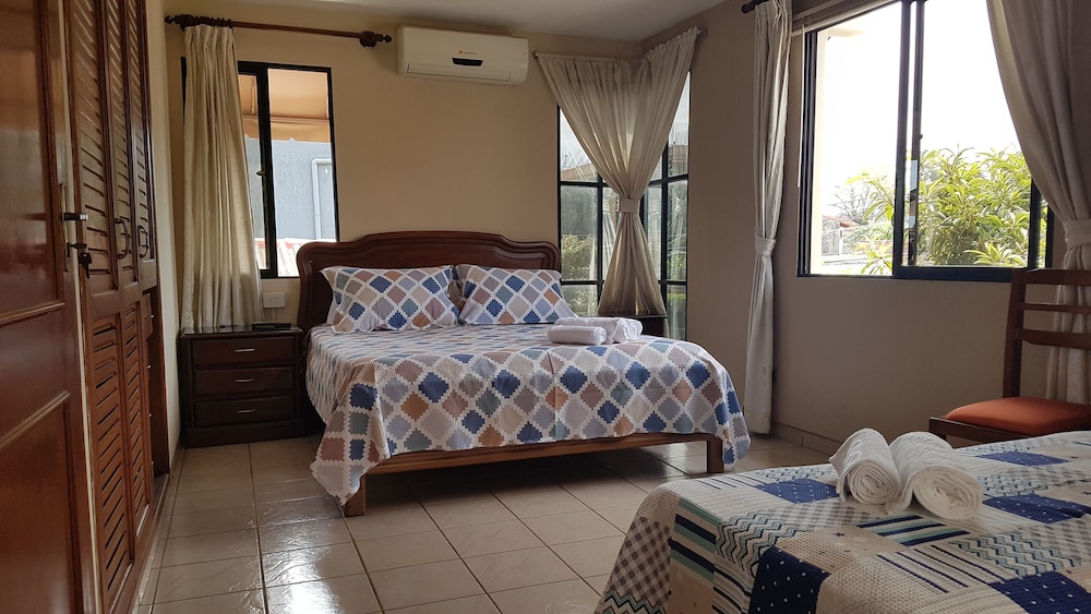 Family Apartment, 3 Bedrooms, Non Smoking, Private Bathroom photo 1