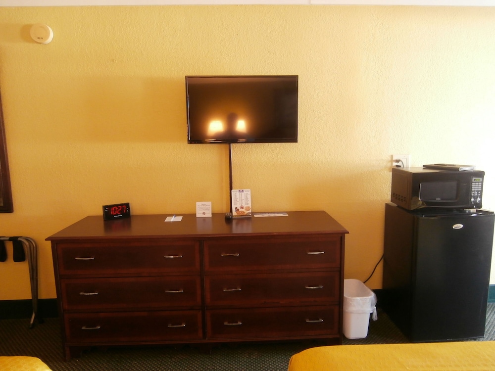 Suite, 1 King Bed, Non Smoking (Jacuzzi) - Photo 5