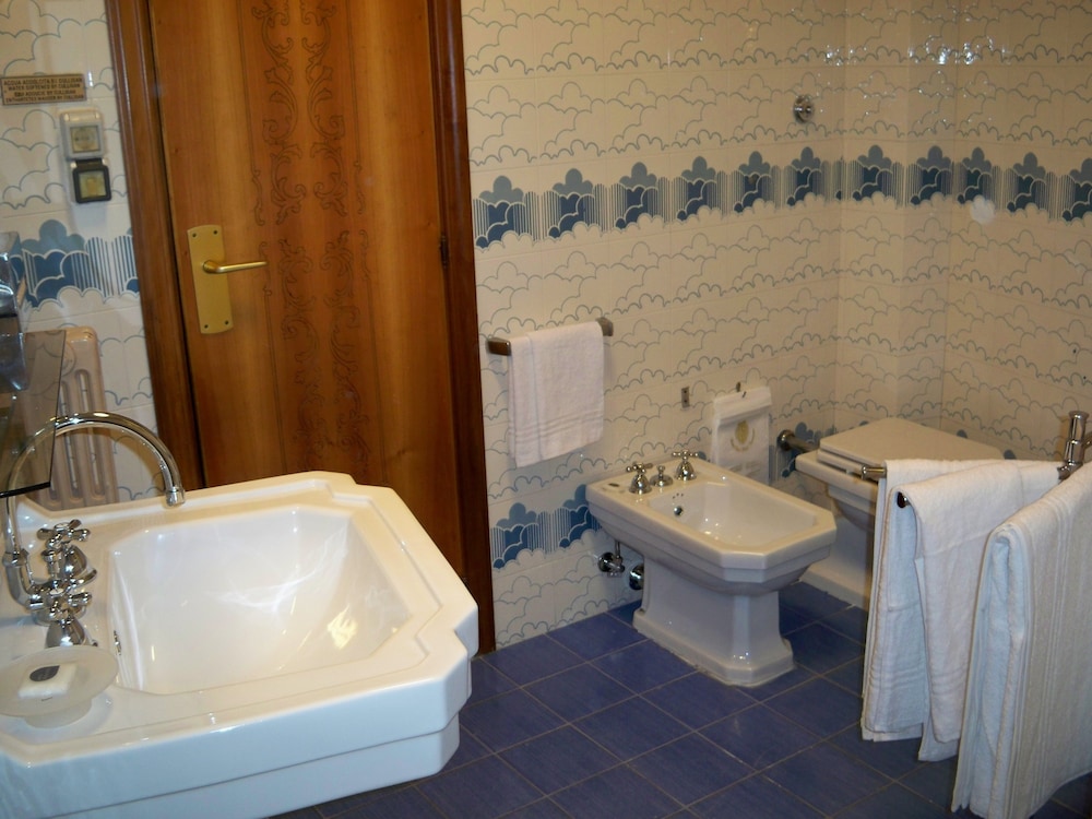 Junior Suite (Sea or Mount Etna view) photo 2