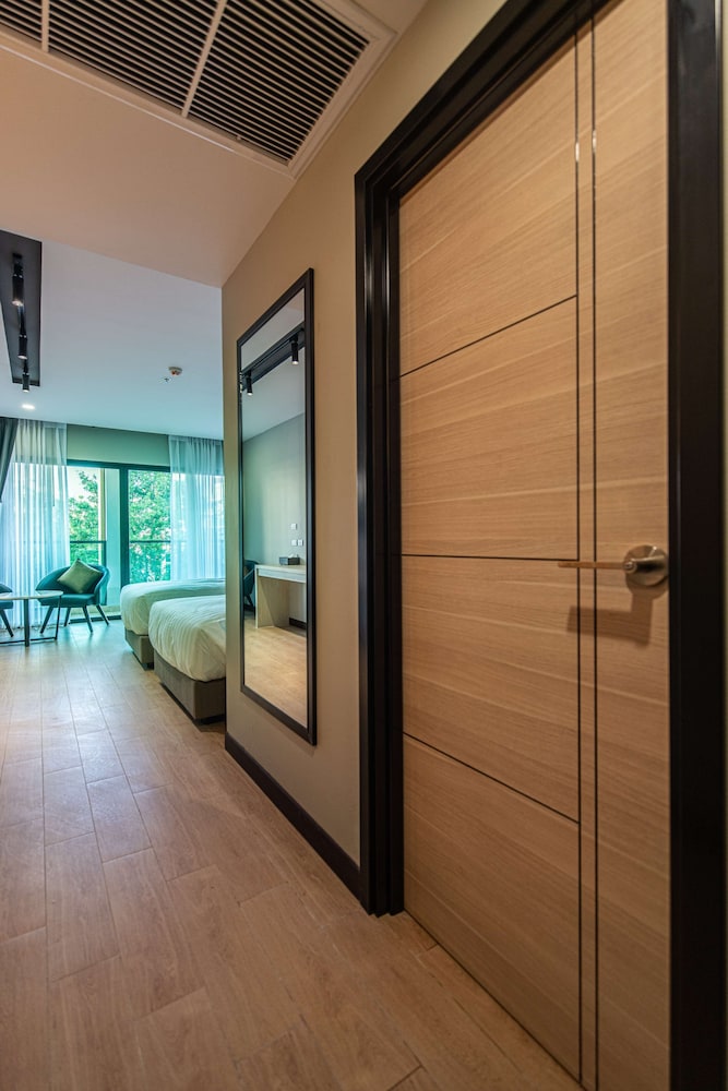 Deluxe Room, Bathtub - Photo 13