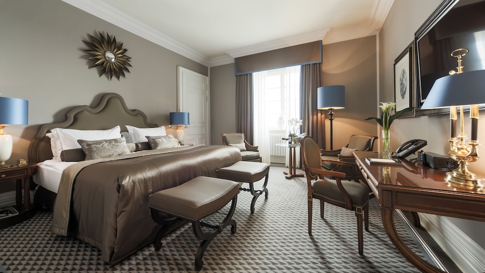 Grand Deluxe Room - Photo 1