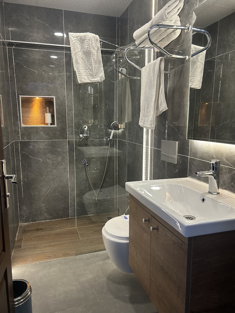 Upper Floor Double Room - Photo 3