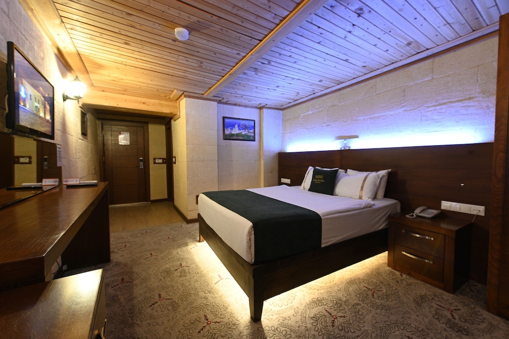 Standard Room, 1 King Bed photo 3