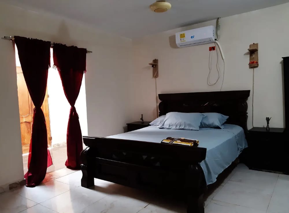Deluxe Room, 1 Queen Bed photo 1