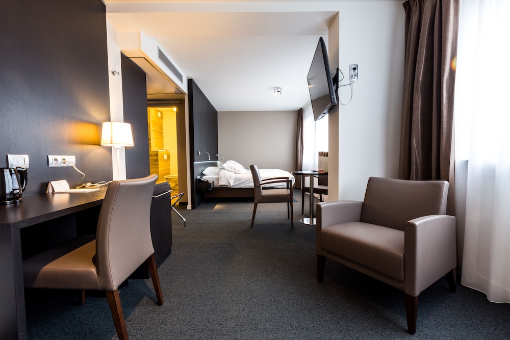 Premium Double or Twin Room photo 2