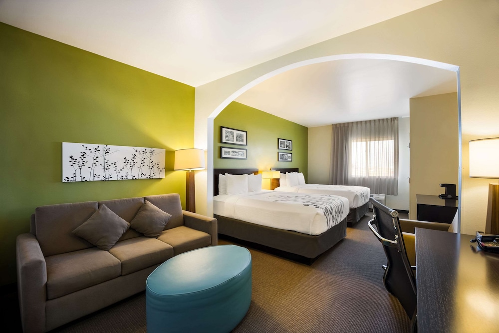Suite, Multiple Beds - Photo 1