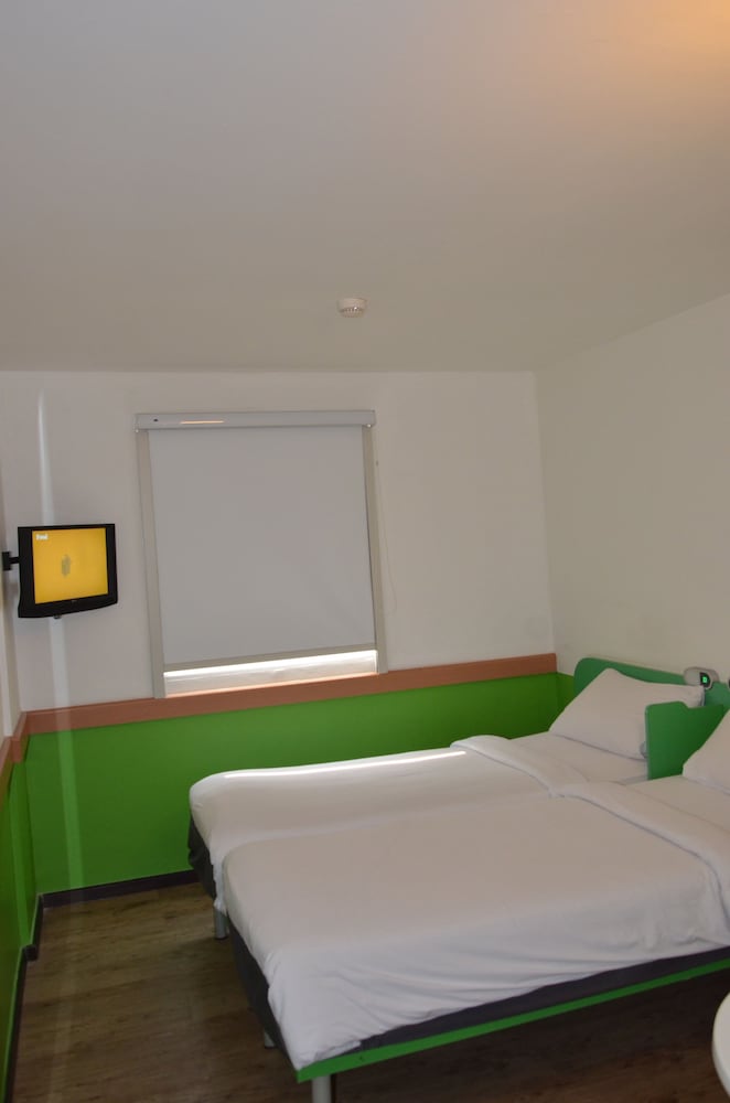 Standard Room, 2 Twin Beds photo 3