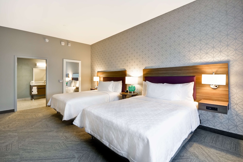 Suite, 2 Queen Beds, Accessible (Roll-In Shower)