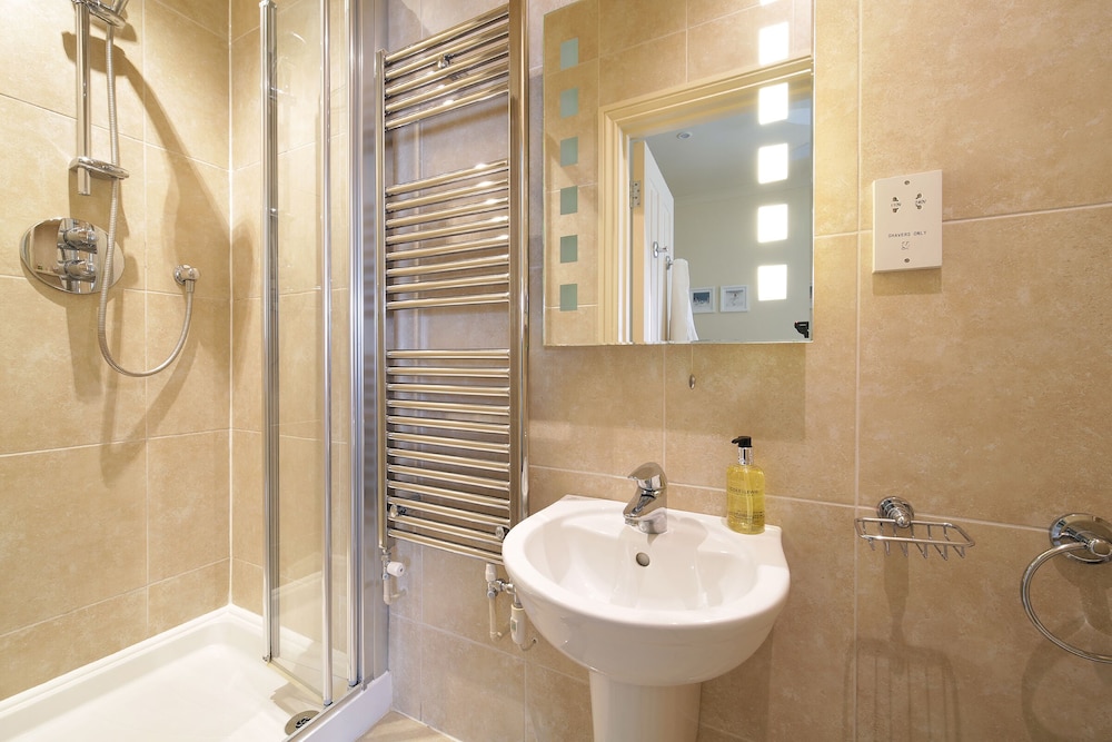 Single Room, Ensuite photo 2