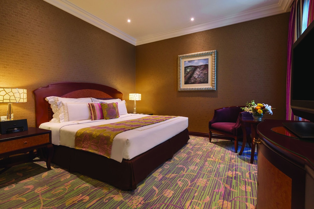 Junior Suite, 1 King Bed - Photo 2