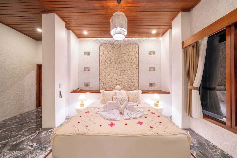 Suite Room with pool view