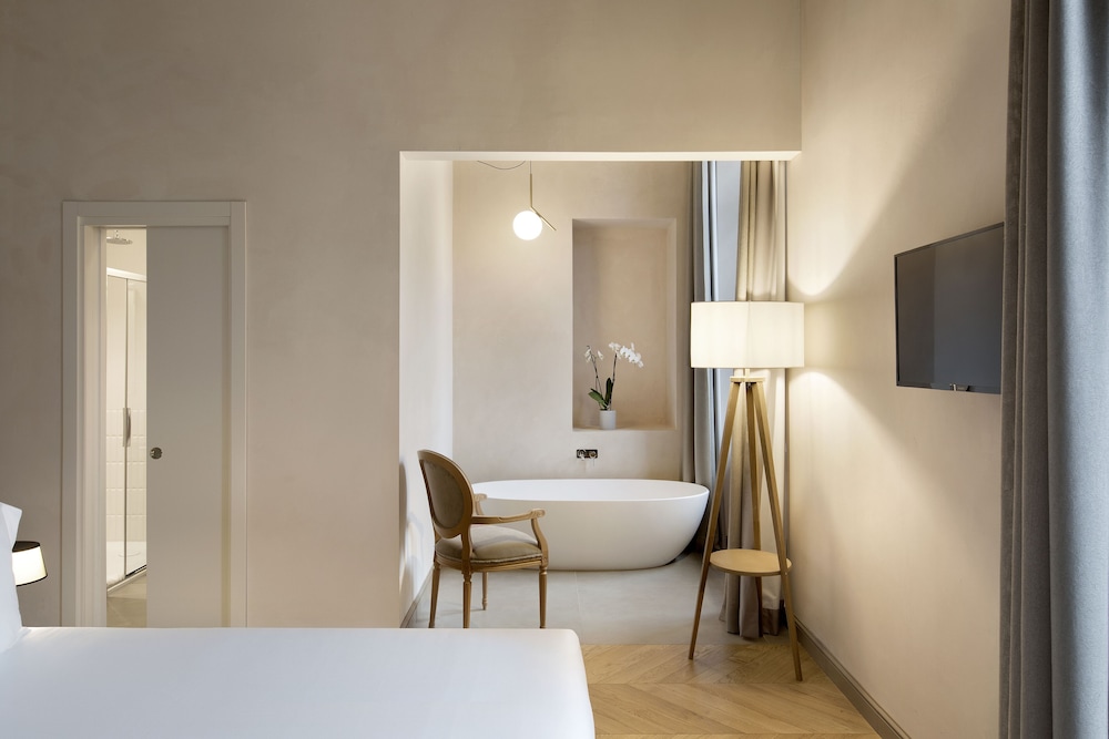 Deluxe Room - Photo 4