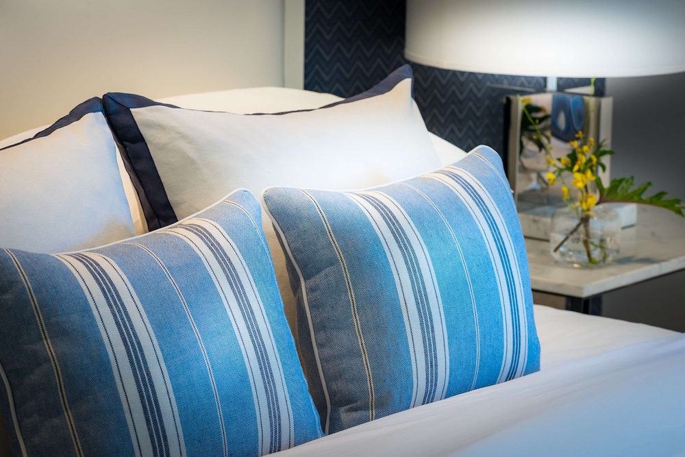 Oceanfront King Boardroom Suite