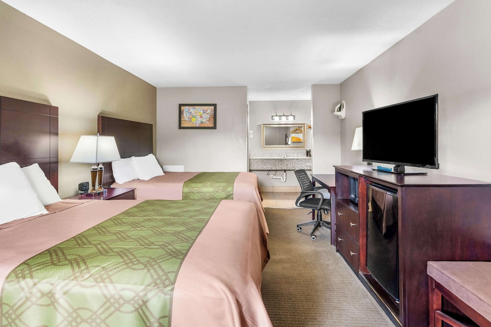 2 Double Beds, Smoking, Upgrade - Photo 2