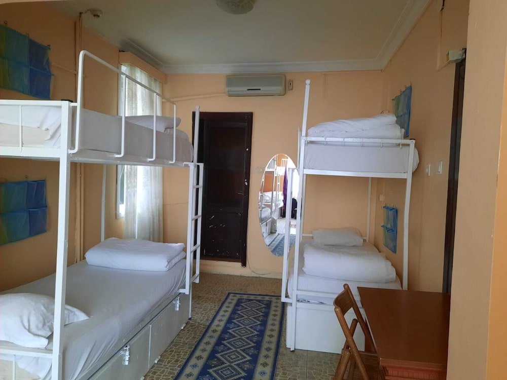 6 Bed FEMALE Dorm with ensuite room photo 2