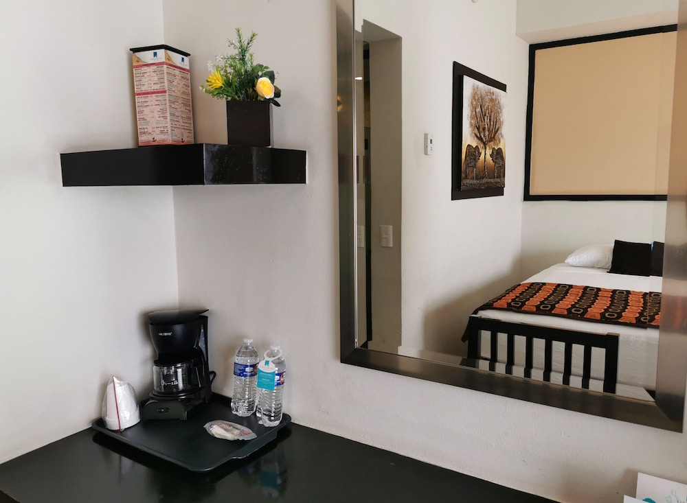 Room, 2 Double Beds, Partial Ocean View - Photo 5
