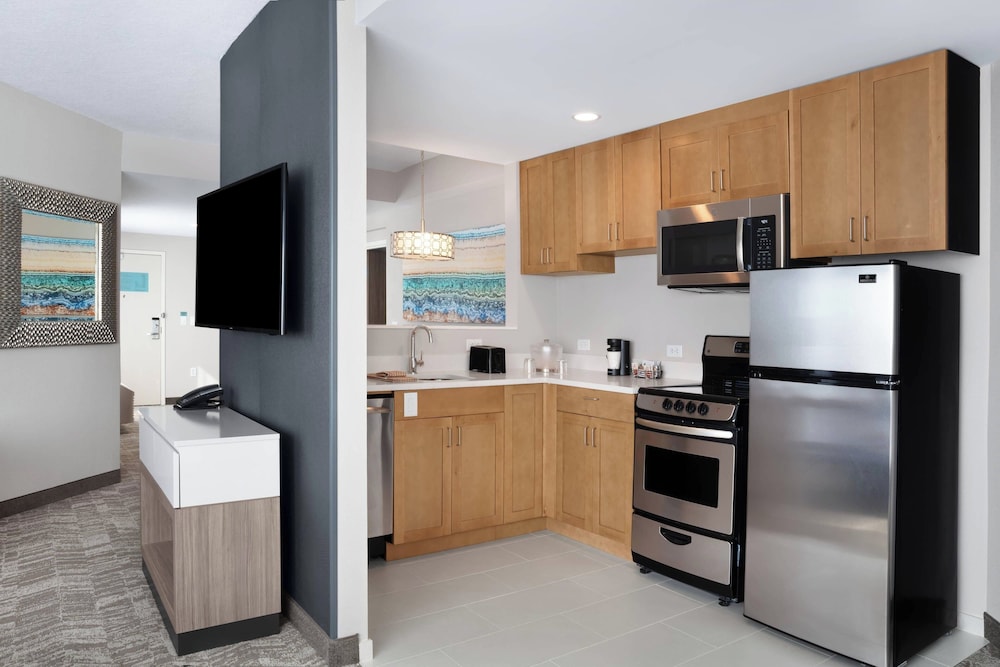 Family Room, 1 Bedroom, Kitchen thumbnail 5