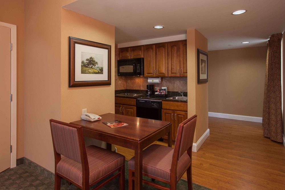 Suite, Accessible, Non Smoking - Photo 1