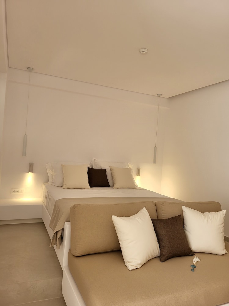 Standard Triple Room, 1 Queen Bed with Sofa bed, Lanai, Sea View photo 1