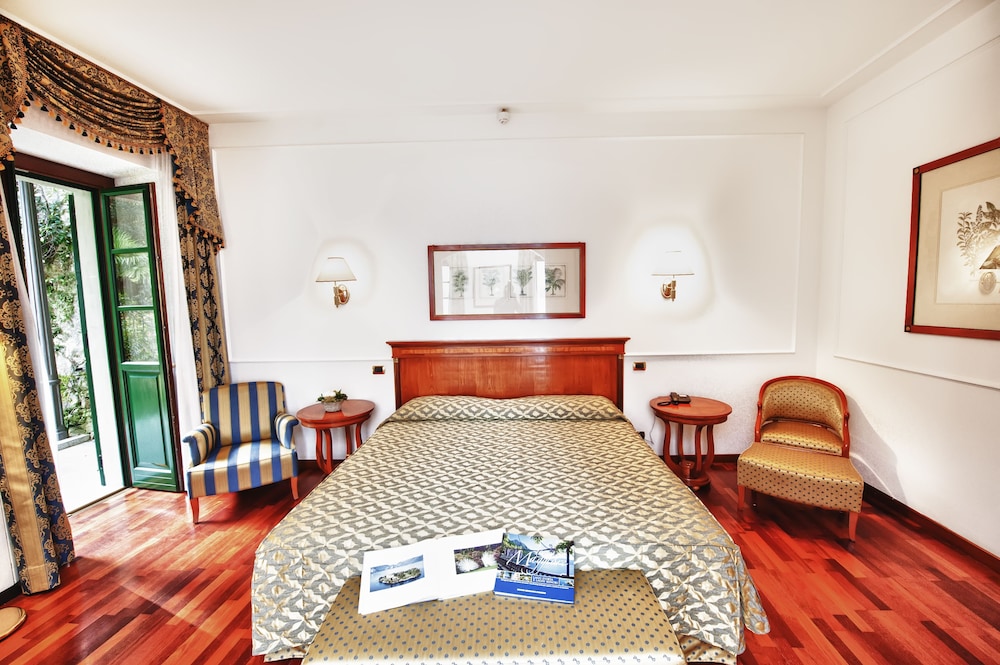 Superior Suite, 1 Bedroom, Balcony, Lake View photo 2