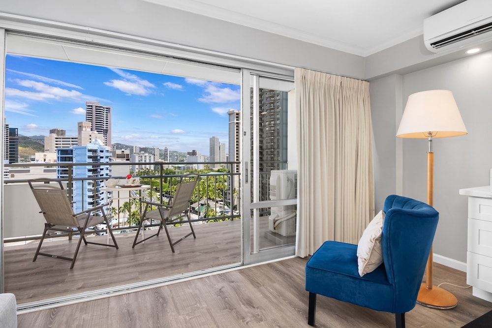 Ilikai Hotel Condo at Waikiki No Parking: Apartment (1 Bedroom) photo
