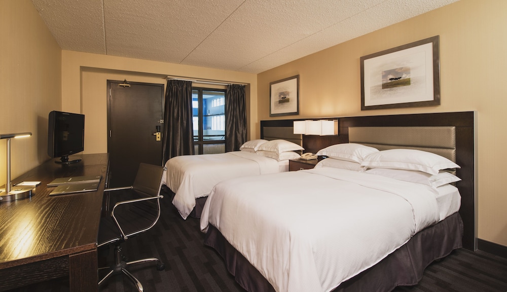 1 DOUBLE BED POOLSIDE - DIRECT POOL ACCESS
