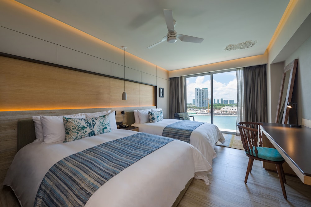 Room, 2 Double Beds, Marina View (Balcony) - Photo 9