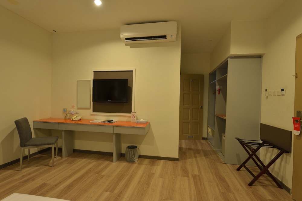 Deluxe Triple Room - Photo 8