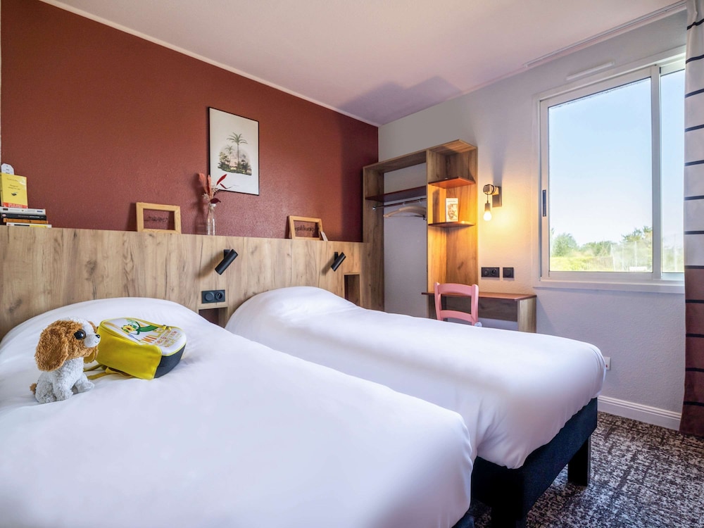 Standard Room, 2 Twin Beds - Photo 6