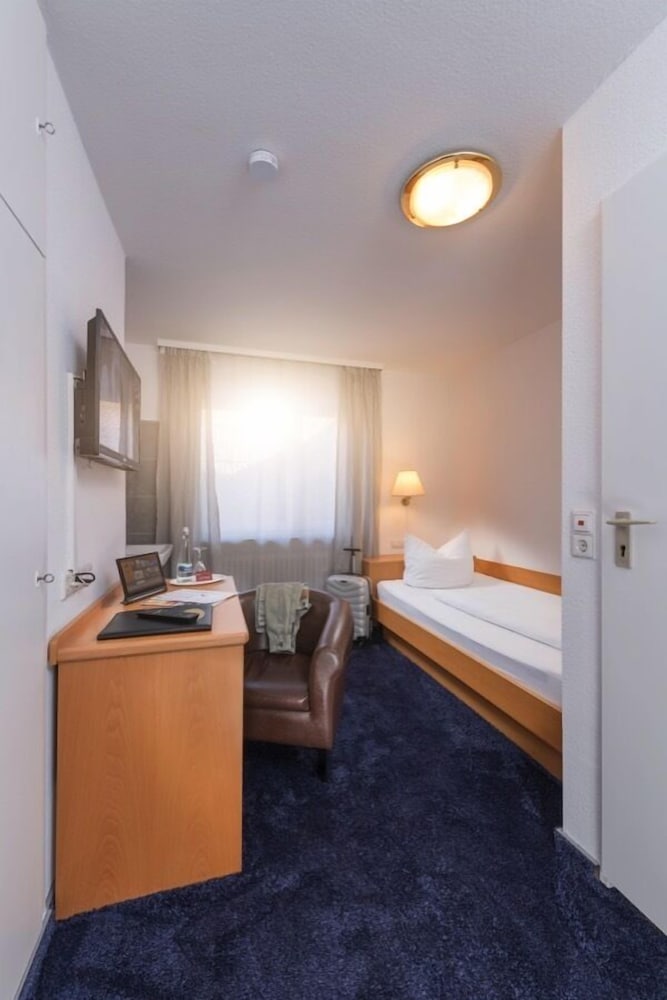 Single Room photo 3