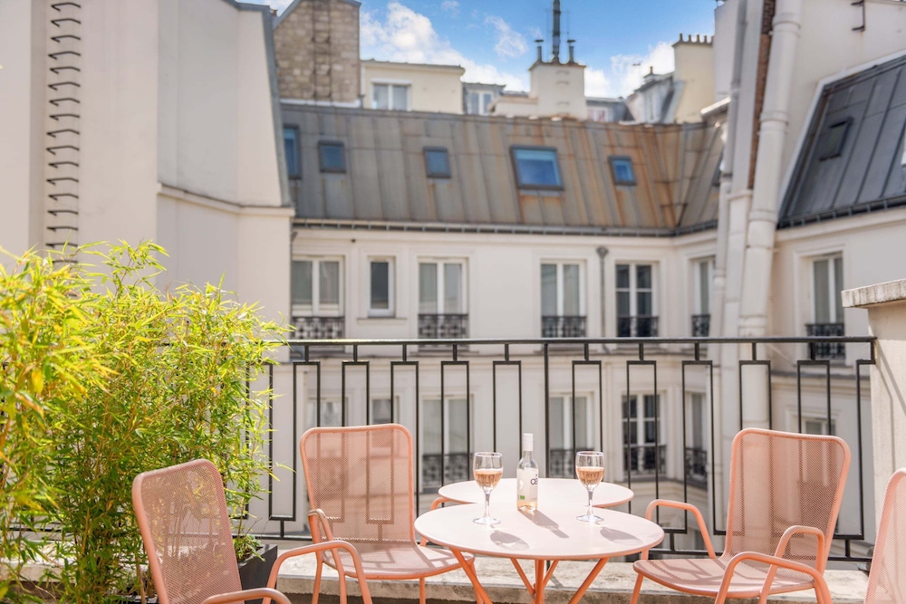 1 Bedroom Terrace Suite photo 3