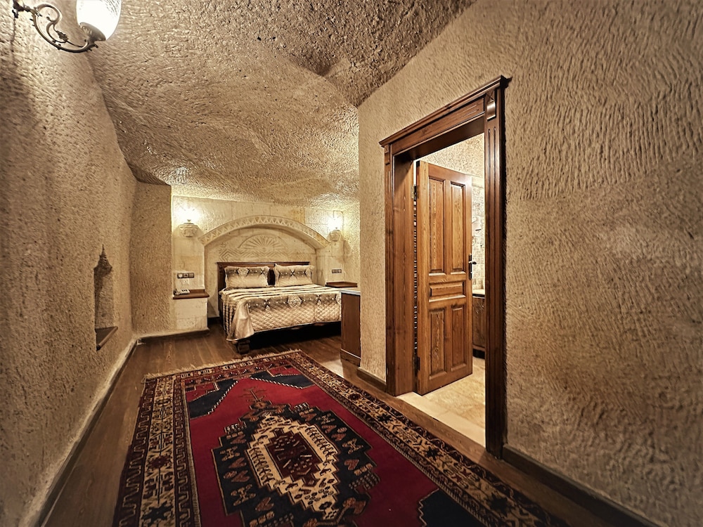 Junior Cave Suit photo 1