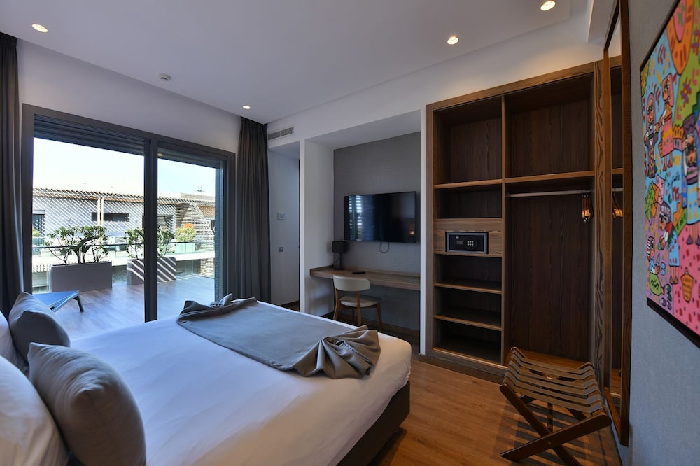 Luxury Studio, 1 King Bed photo 1