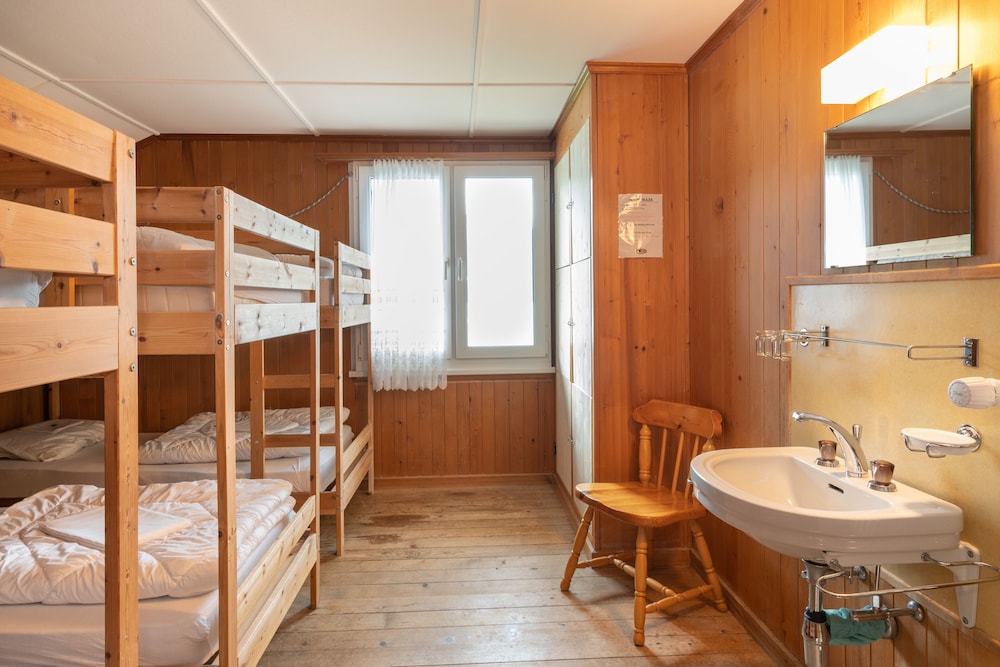 Basic Six-Bed Room, Multiple Beds, Shared Bathroom, Lake View photo 1