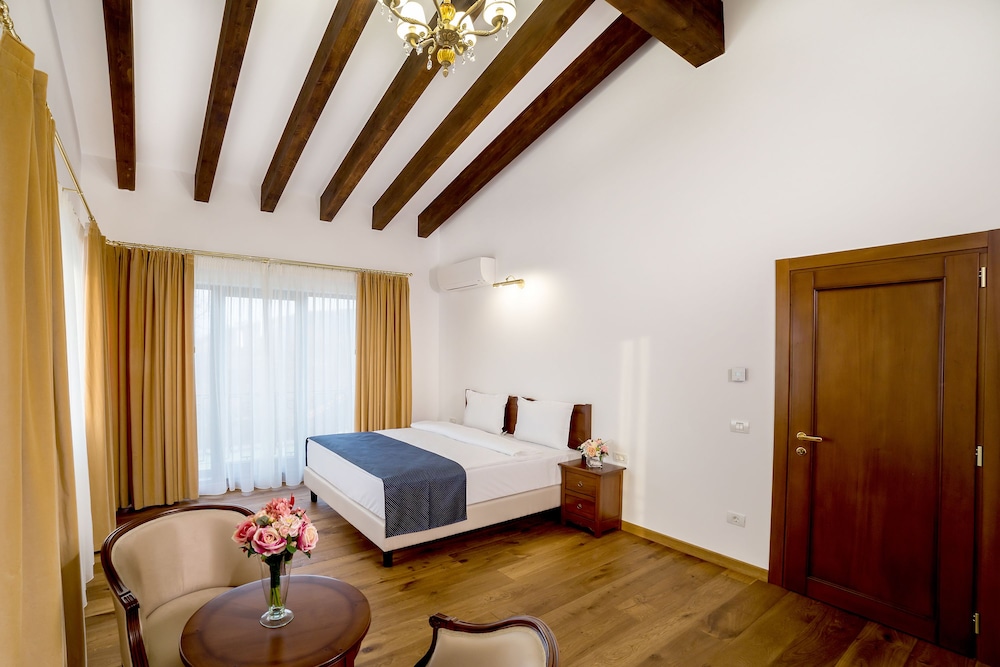 Villa photo 2