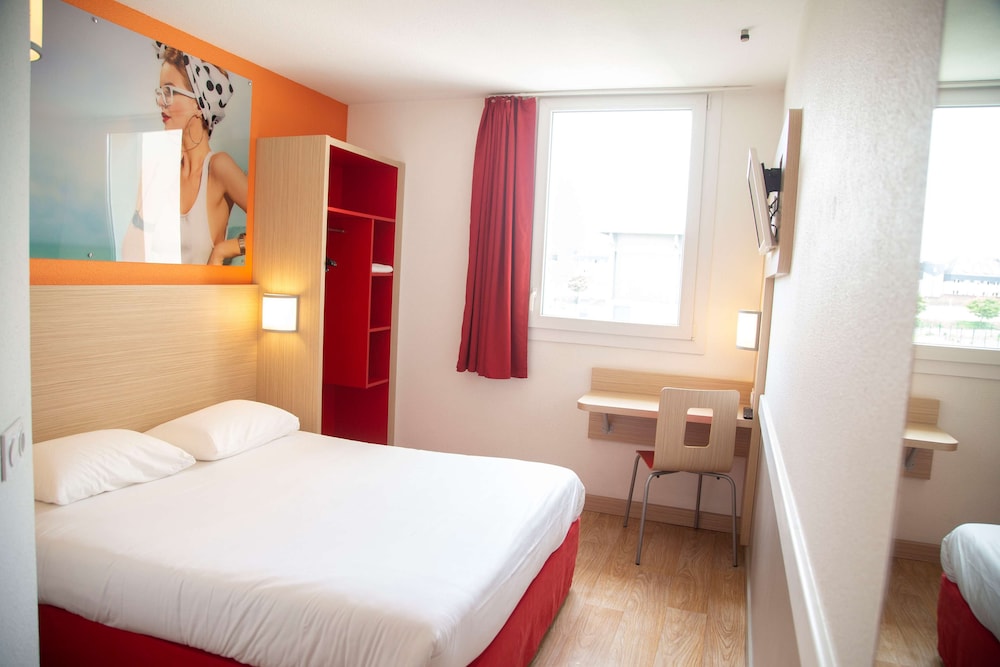 Standard Room, Multiple Beds (1 Double and 1 Single bed) photo 1