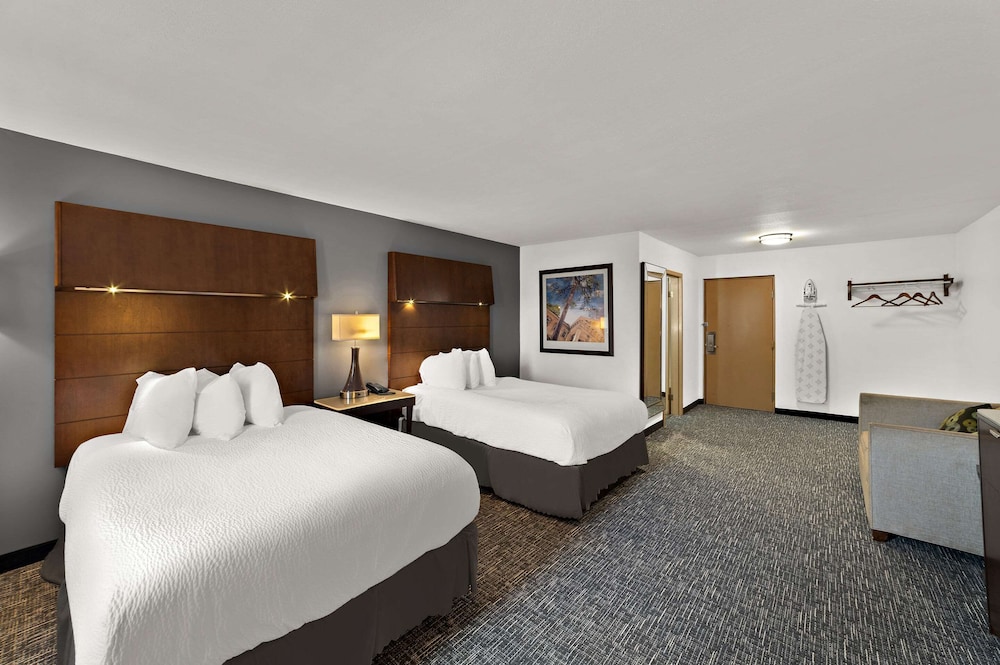 Standard Room, 2 Queen Beds, Non Smoking - Photo 3