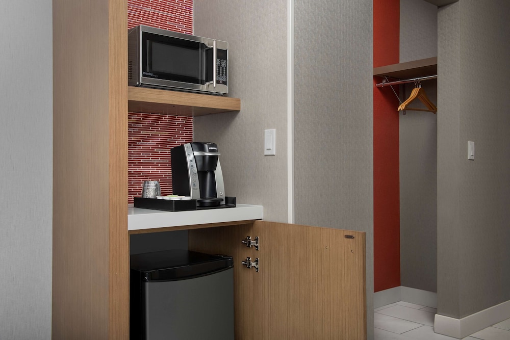 Room, 1 King Bed, Accessible, Bathtub - Photo 3