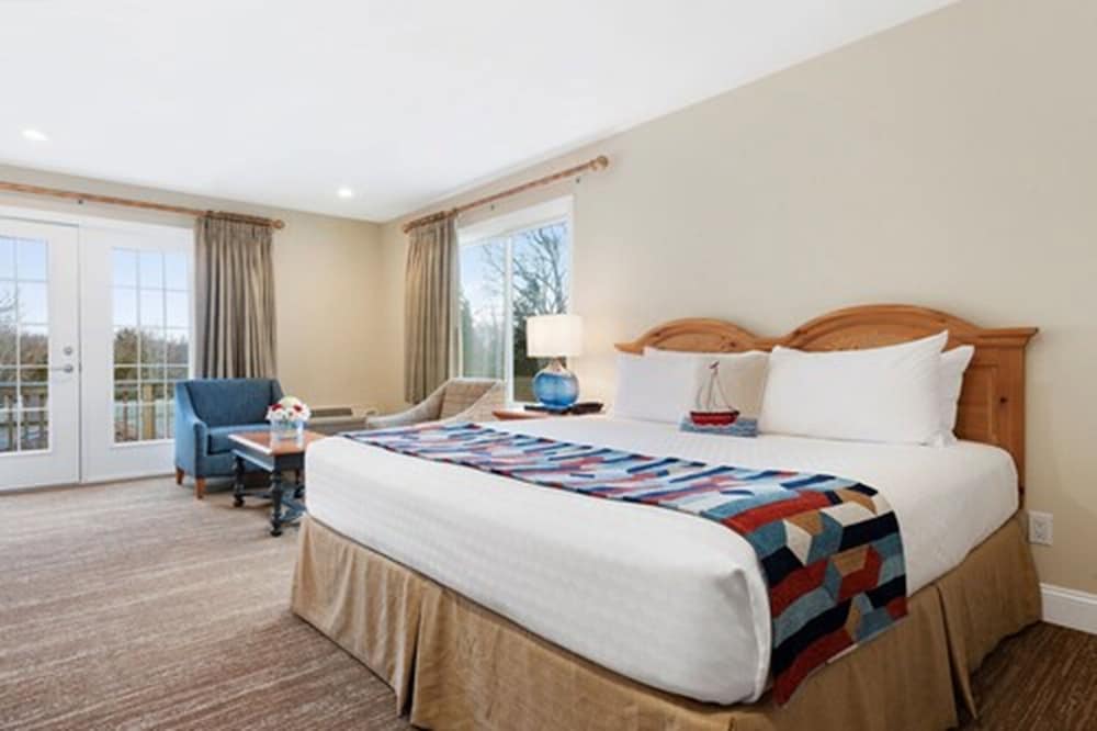Poolside King Bed 2nd Floor photo 1