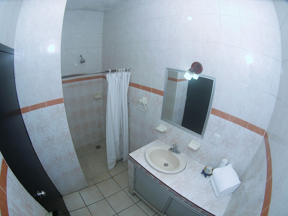 Family Room, Multiple Beds, Non Smoking photo 2