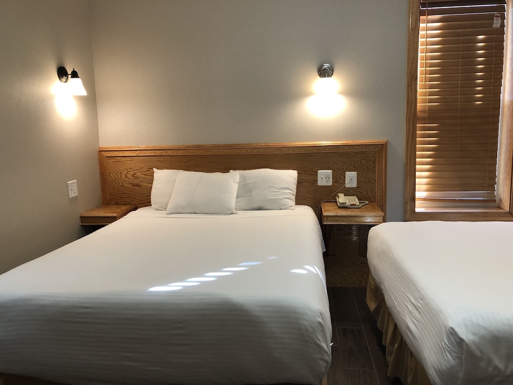 Traditional Room, 2 Full Beds - Photo 4