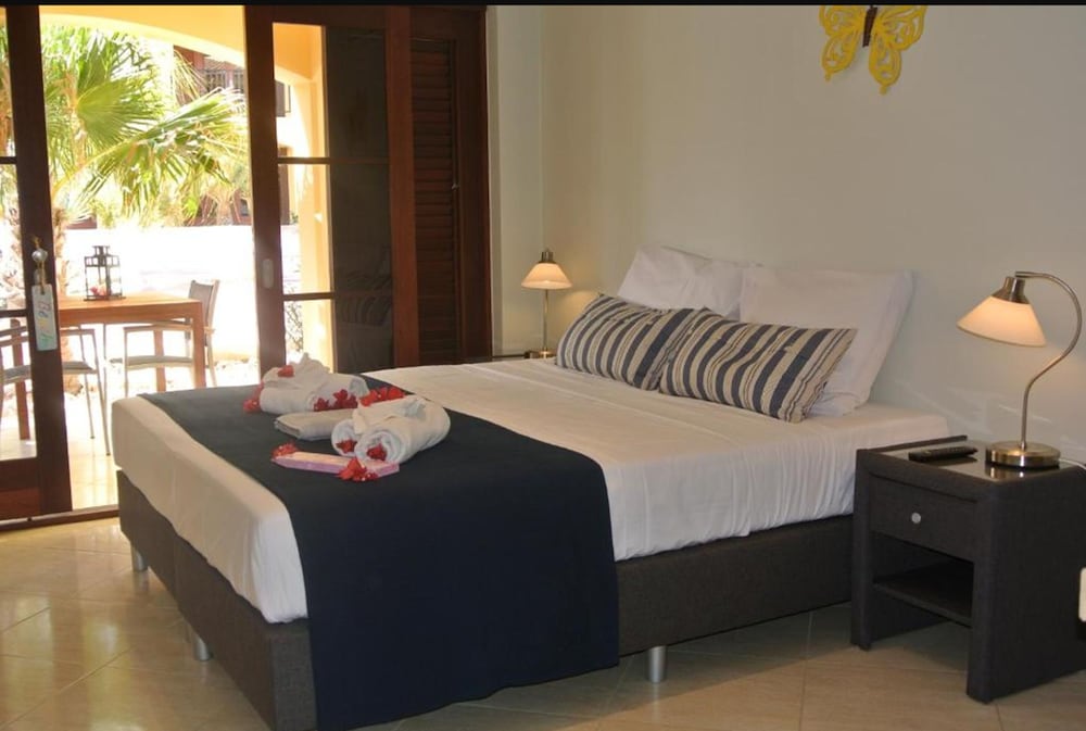 Standard Room, 1 King Bed - Photo 3